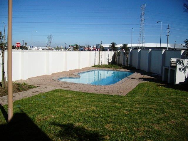 To Let 2 Bedroom Property for Rent in Somerset West Western Cape